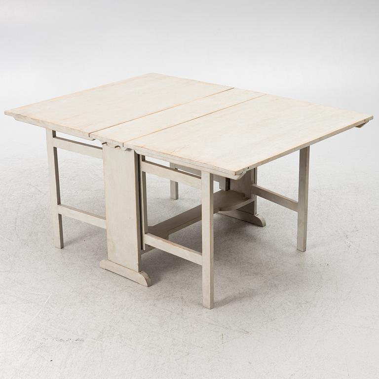 Dining table, 19th century.