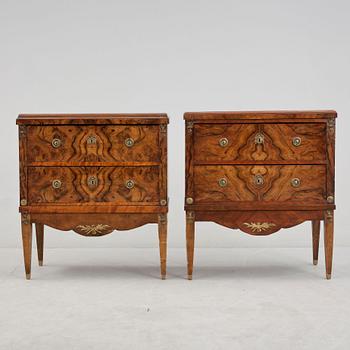 BYRÅER, ett par, gustaviansk stil, 1800-talets slut.