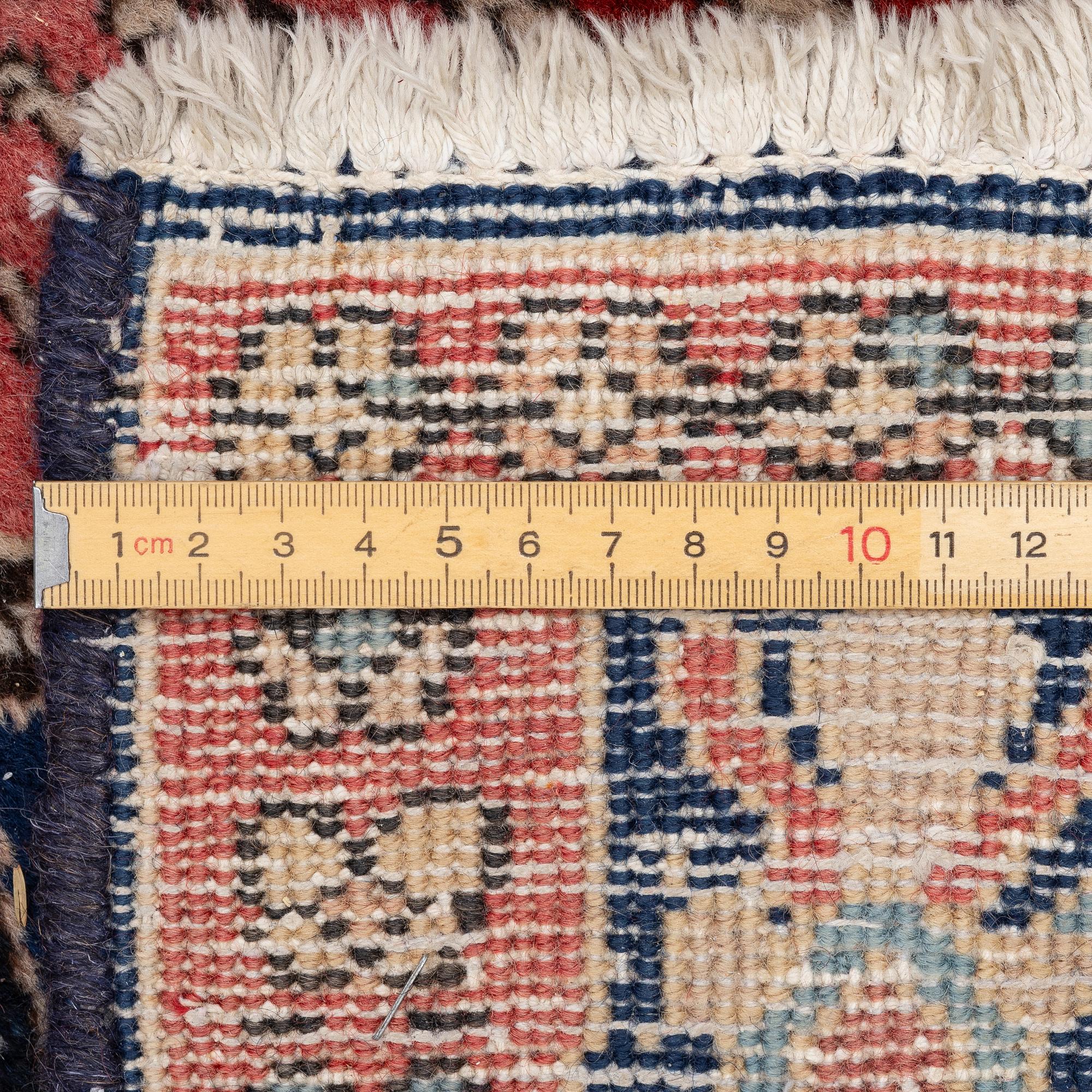 Rug, Bakhtiari, approx. 302 x 160 cm.