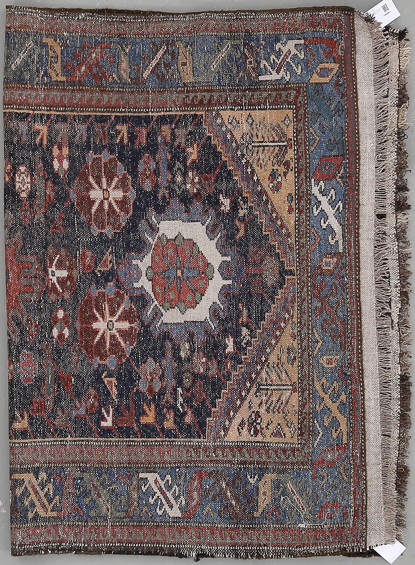 MATTA, sannolikt Bachtiari, antik/semiantik. Ca 155x110 cm.