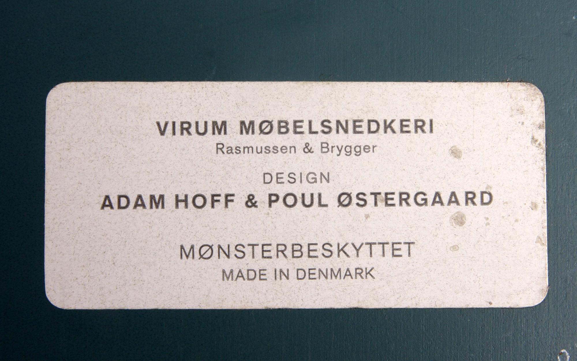 KLÄDHÄNGARE, Adam Hoff & Poul Östergaard, Virum Möbelsnedkeri, Danmark.