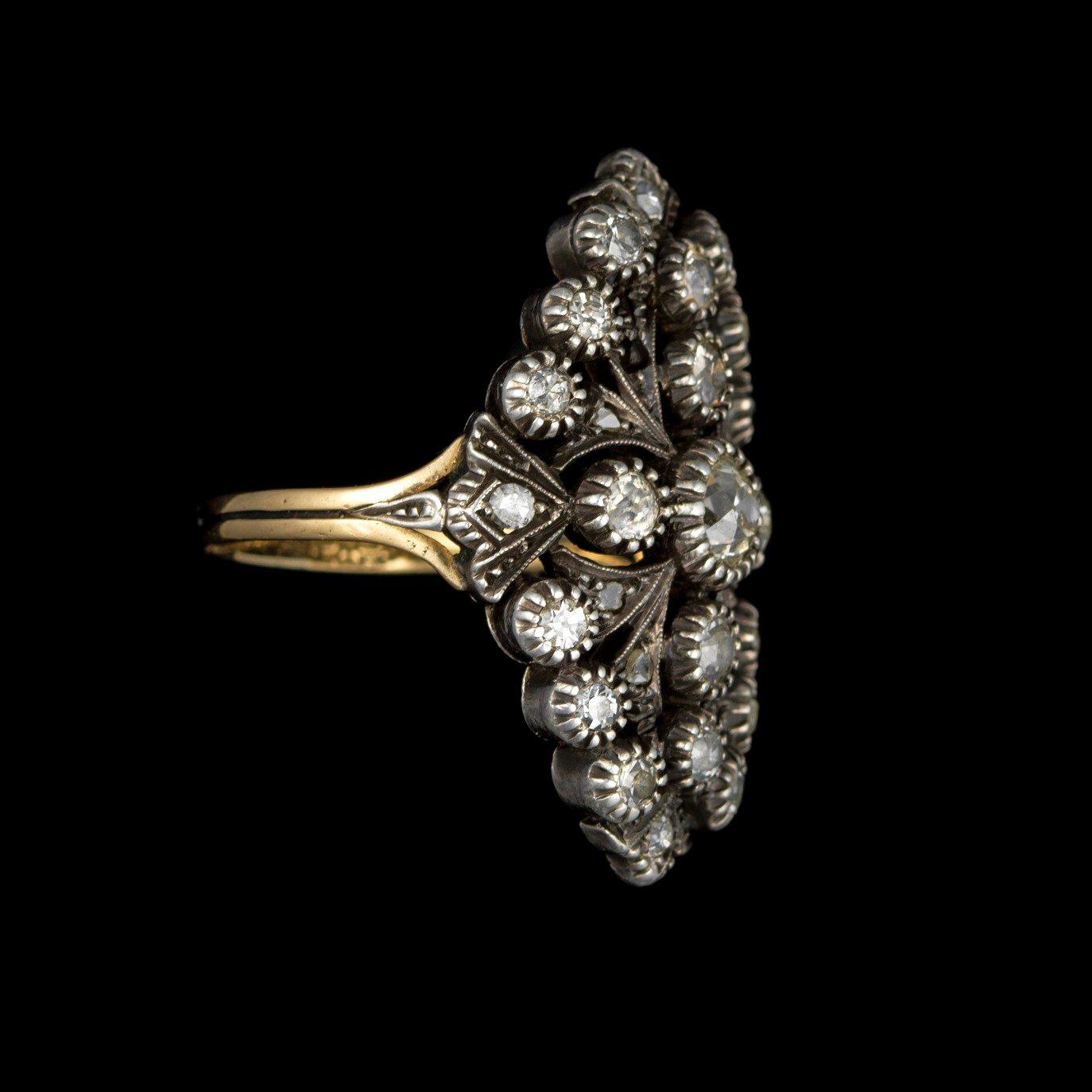 RING, gammalslipade diamanter infattade i silver, tot. ca 1,40 ct. 14K guld. Vikt 7,5 g.