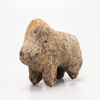 Twelve sculptures, reportedly from Makonde, Tanzania, Luba, Congo, and moore, from the second half of the 20:th century.