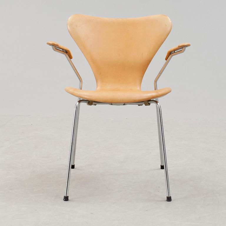 KARMSTOL, "Sjuan", Arne Jacobsen, Fritz Hansen, detta exemplar tillverkat 1966. Märkt undertill 0966.