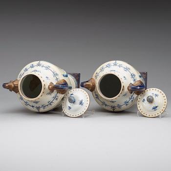 A pair of 'Marieberg shaped' jars with covers, Qing dynasty, Jiaqing (1796-1820).