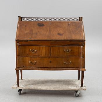 A mahogany secretaire, circa 1800.
