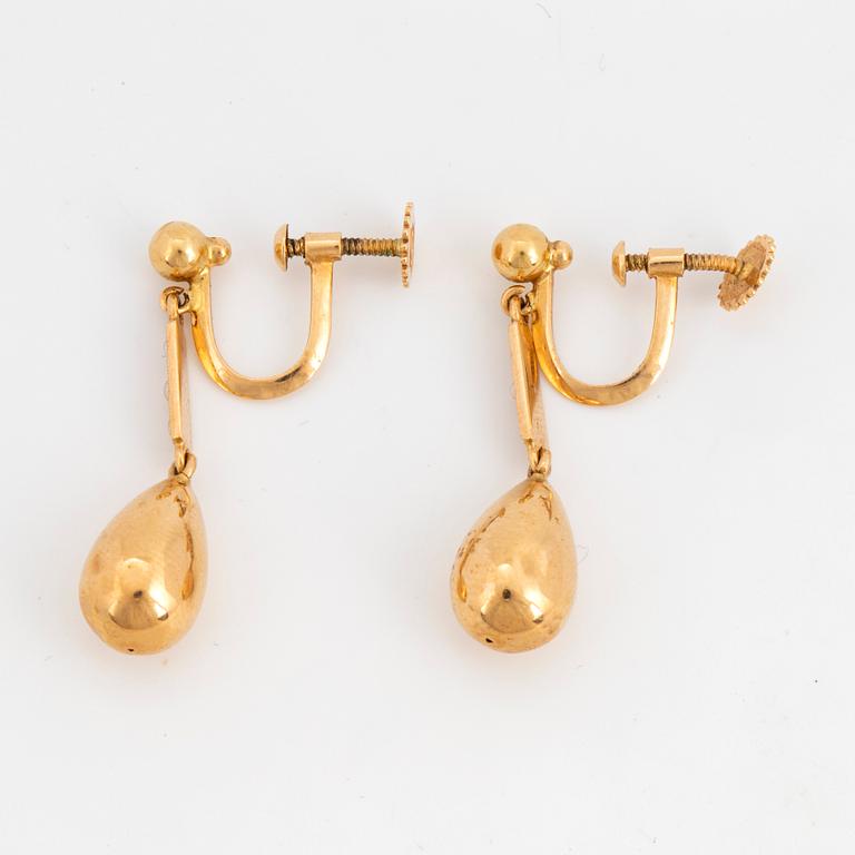 18K gold and seed pearl drop earrings.