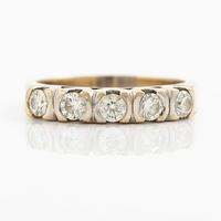 Ring, 18K white gold with five brilliant-cut diamonds.