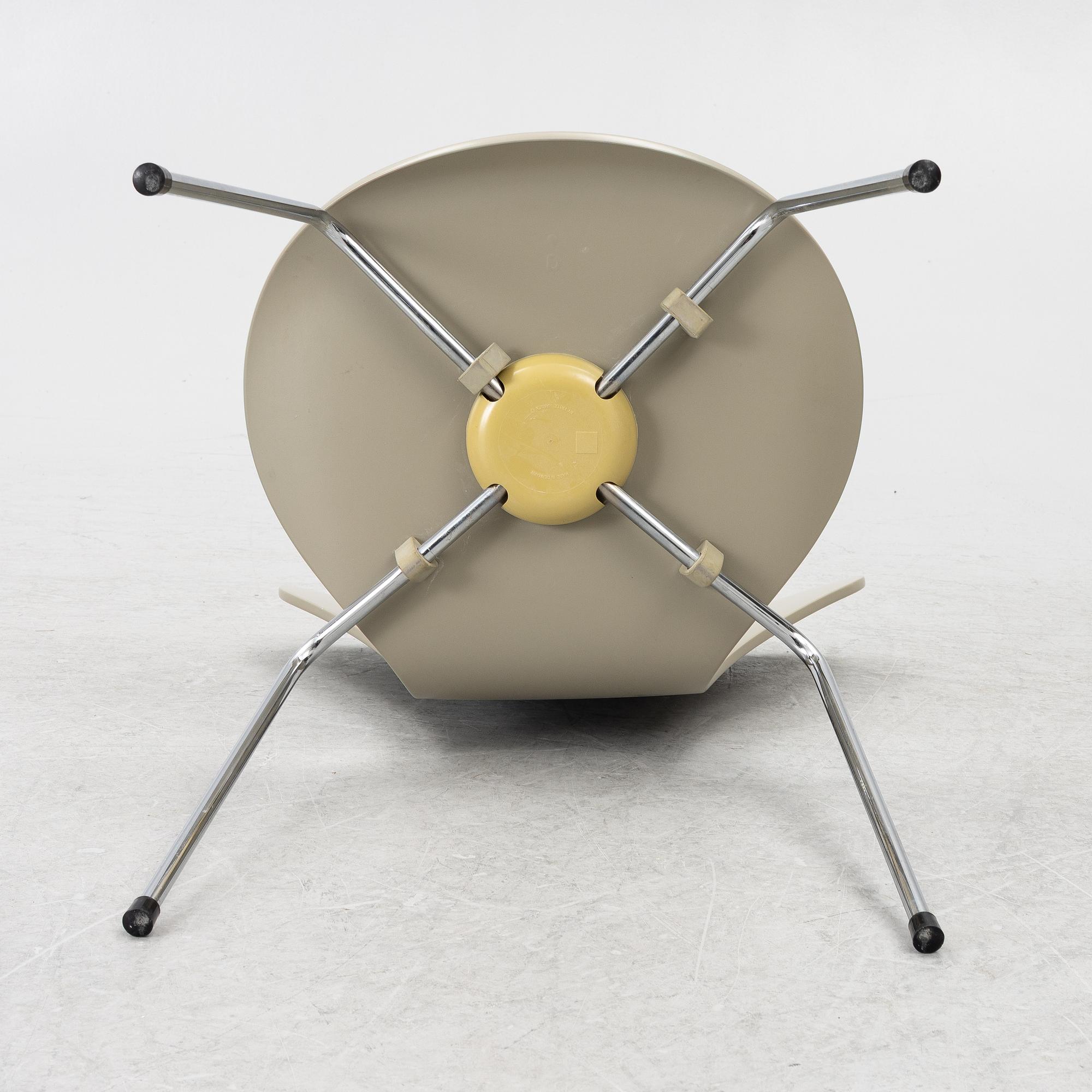 Arne Jacobsen, Four "Sjuan" chairs, Fritz Hansen, Denmark.