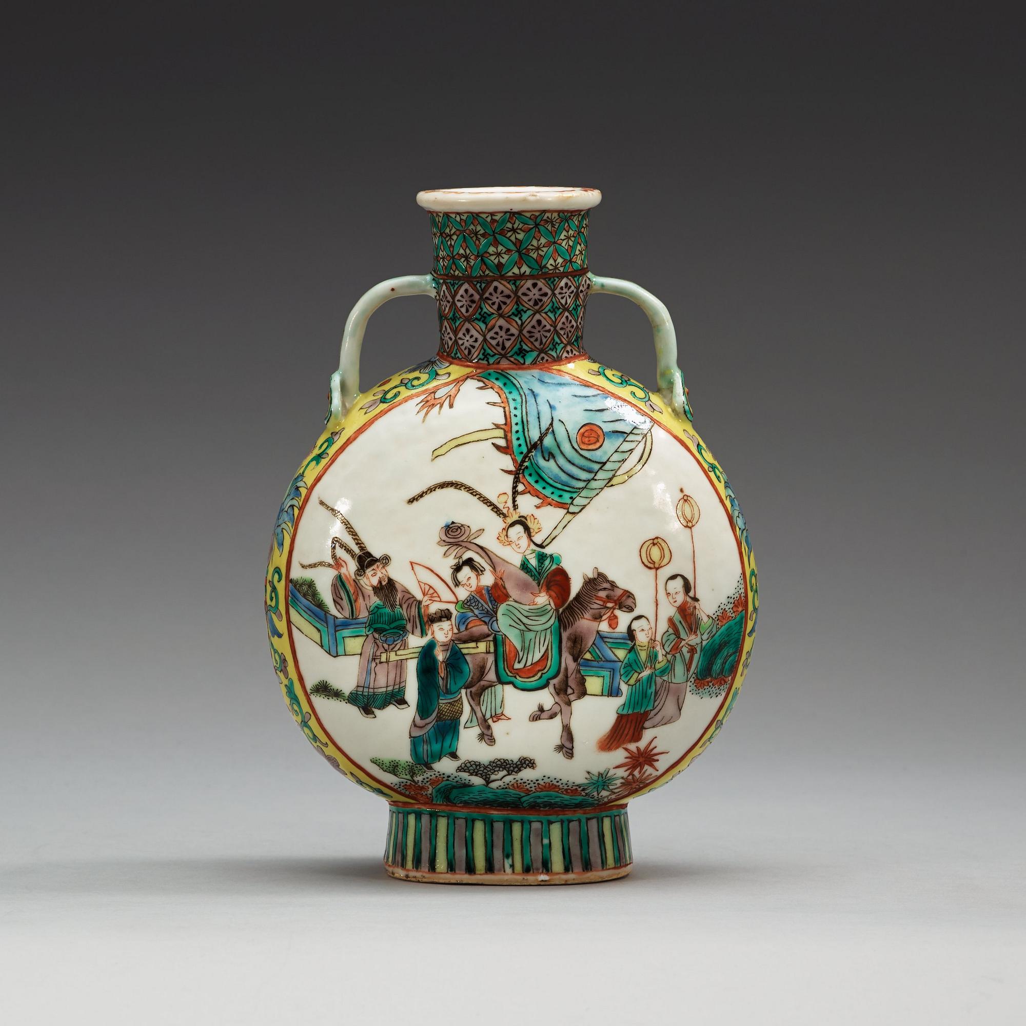 PILGRIMSFLASKA, porslin. Sen Qing dynastin (1644-1912), med Xuande fyra karaktärers märke i botten.