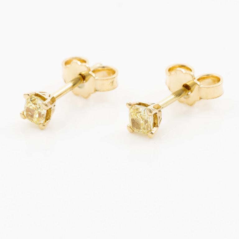 Earrings 14K gold with yellow radiant-cut diamonds.