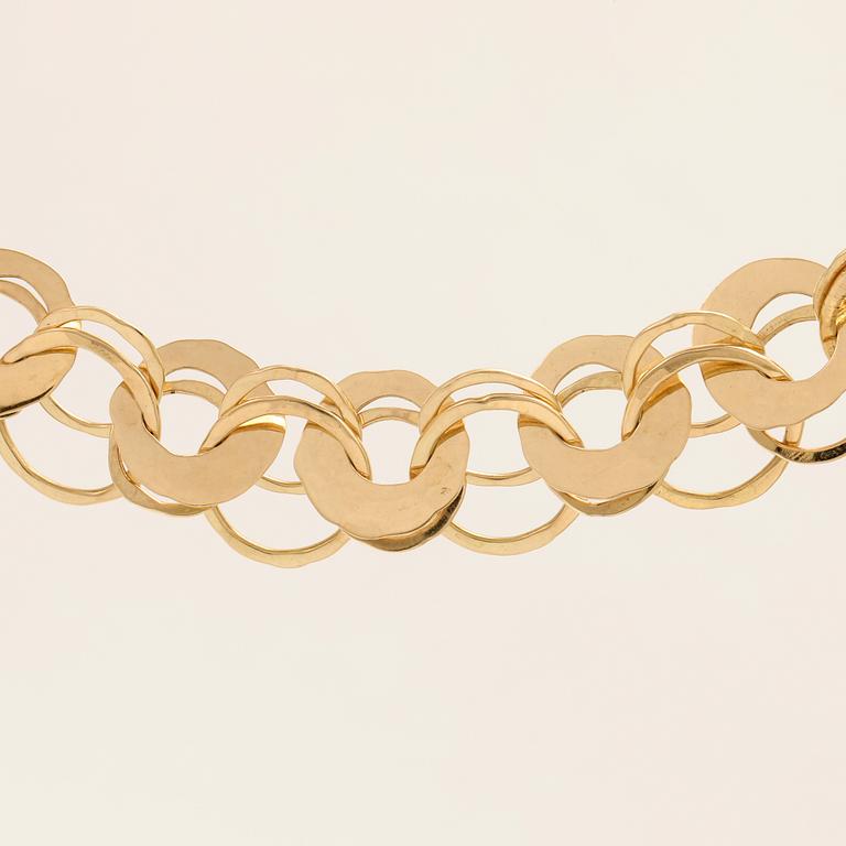 An 18K gold necklace by Cusi Italy.