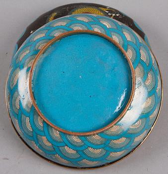 BURK MED LOCK, cloisonné, Kina. 1800/1900-tal.