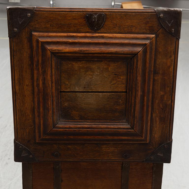 A late 18th / early 19th century box.