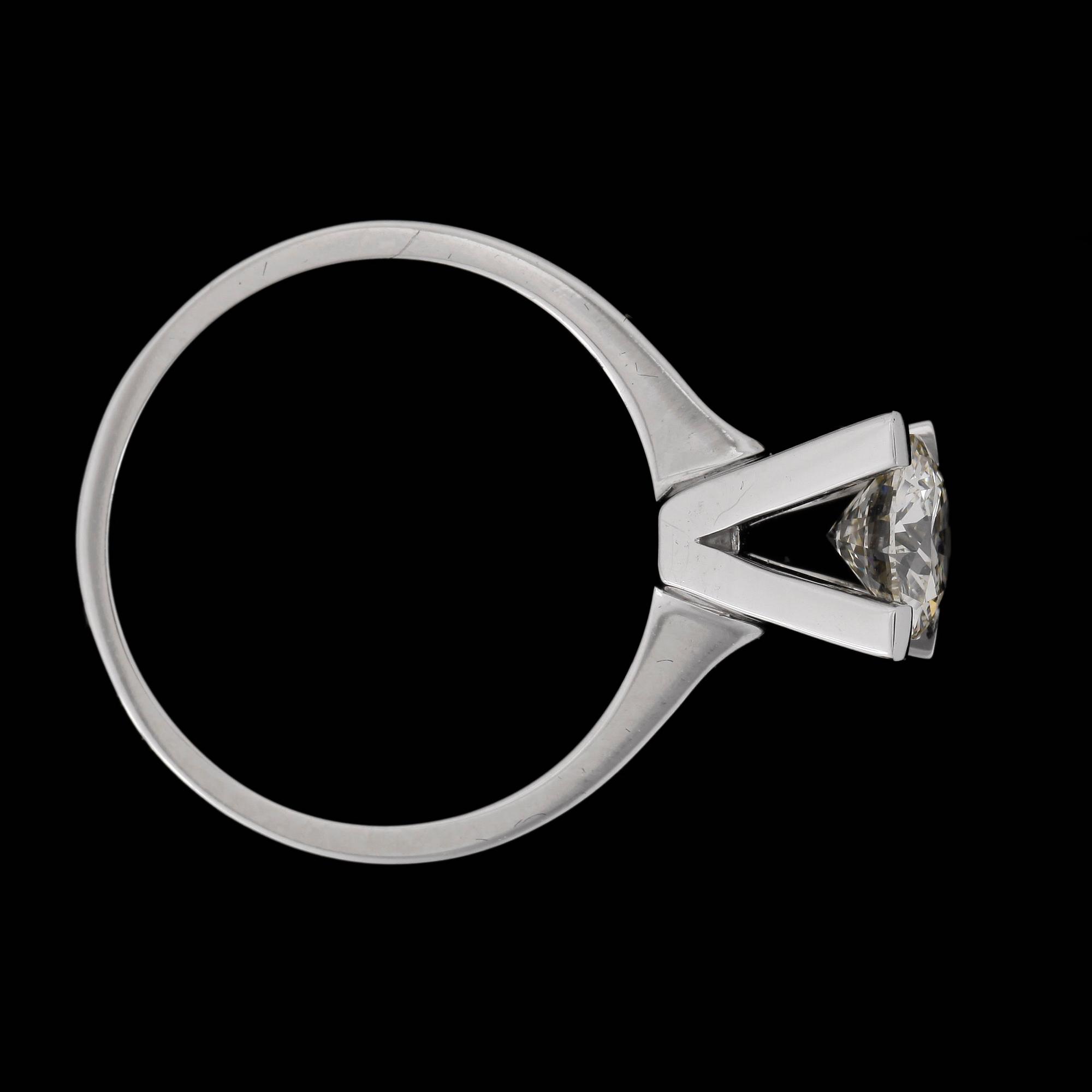 RING, 18k vitguld med briljantslipad diamant ca0,94ct. 2013.