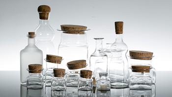 BURKAR, KARAFFER och FLASKOR, glas, 14 st, "Sill/kryddor i kvadrat", Signe Persson-Melin, Boda, 1900-talets andra hälft.