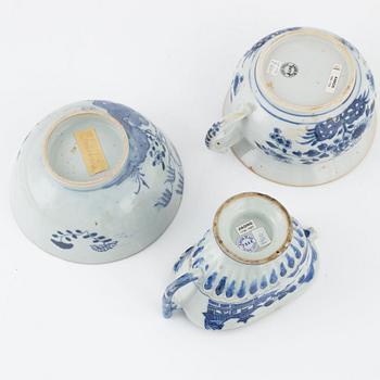 Four blue and white porcelain pieces, China, 18th-19th century.