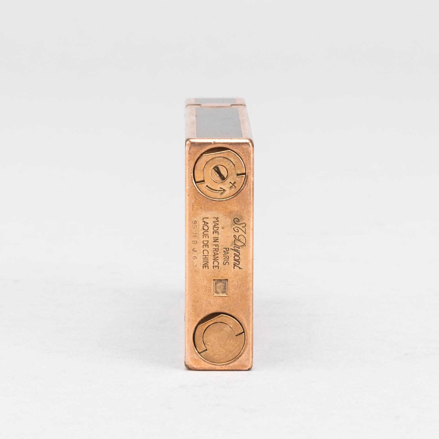 A Dupont de Paris lighter, second half of the 20th century.