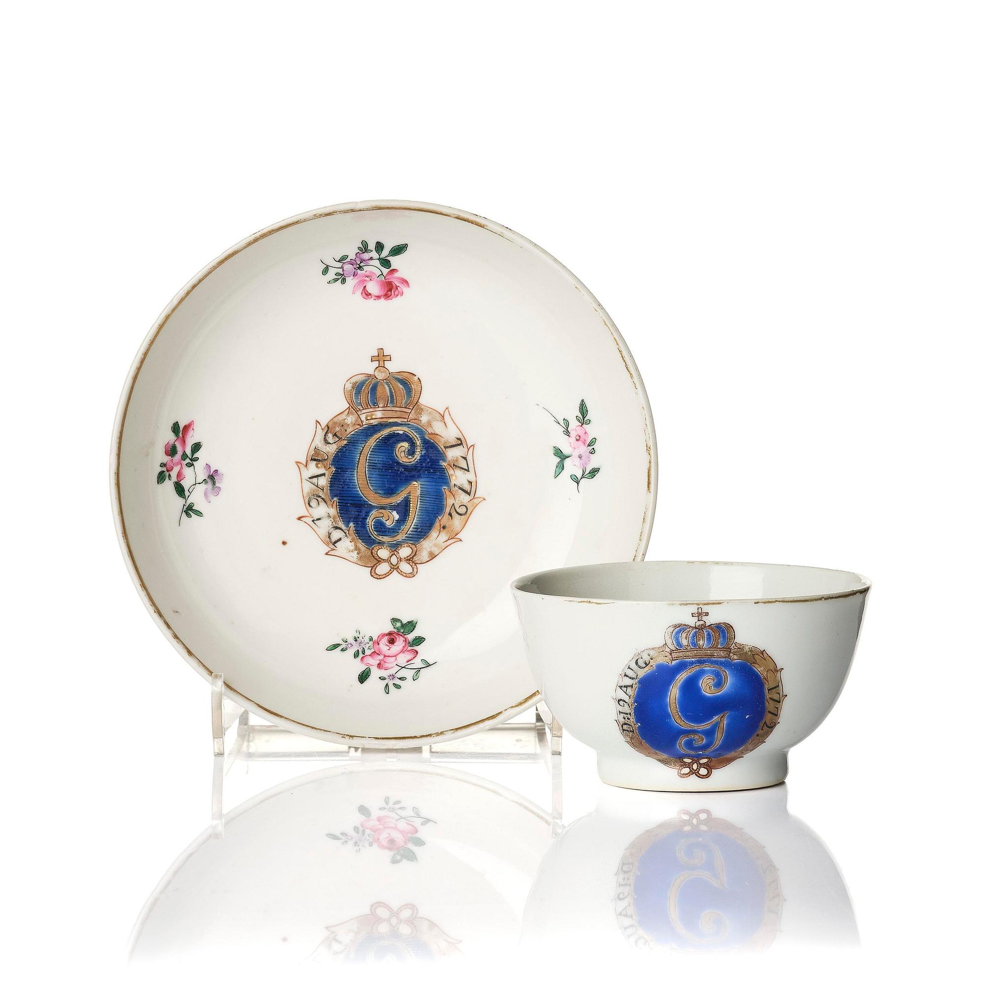 A famille rose armorial cup and stand with the monogram of the Swedish King Gustavus III, Qing dynasty, 18th century.