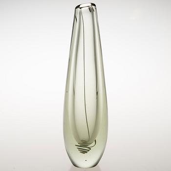 GUNNEL NYMAN,  A VASE. Serpentine. Signed G. Nyman, Nuutajärvi Notsjö -52.