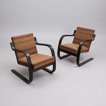 ALVAR AALTO, A PAIR OF ARMCHAIRS. NO 34/402. Manufactured by Oy Huonekalu- ja Rakennustyötehdas Ab, Turku. 1940´s.