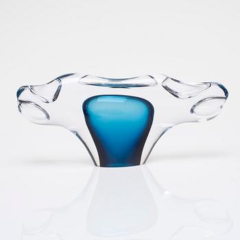 GLASSKULPTUR, signerad "Kari Alakoski Nj 2011".