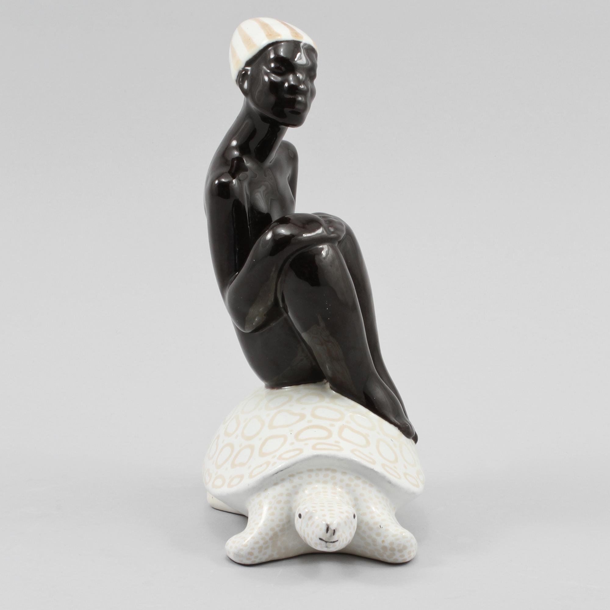 FIGURIN, Mari Simmulson, Upsala-Ekeby, 1900-talets mitt.