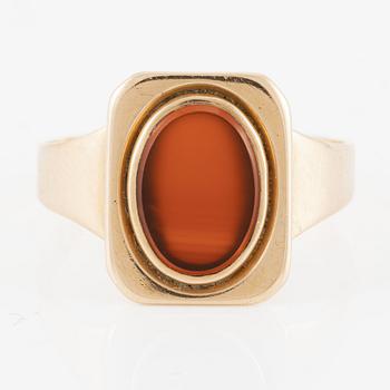 Ring 18K gold with a carnelian.