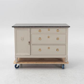 A painted dresser with a stone top, from around the year 1900.