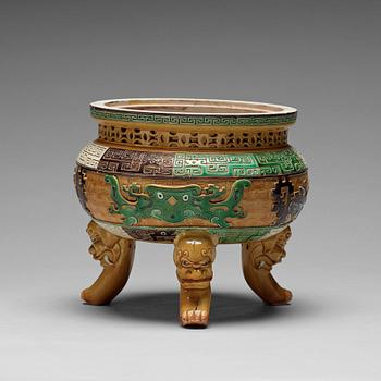 195. A tripod censer, China, presumably late Qing dynasty, circa 1900.