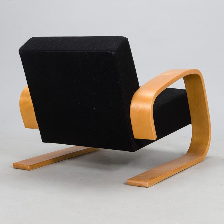 Alvar Aalto, nojatuoli, "Tank chair" malli 400, Artek 2009.