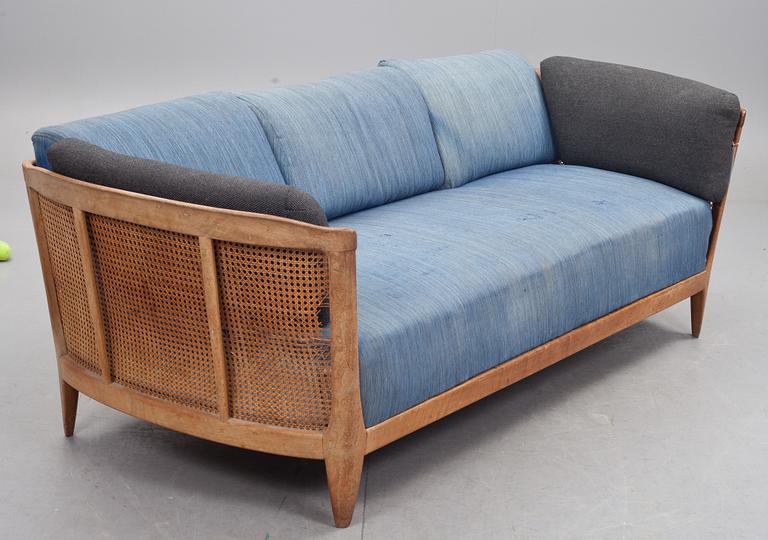 SOFFA, design Carl Malmsten. Brännmärkt. 1900-tal.