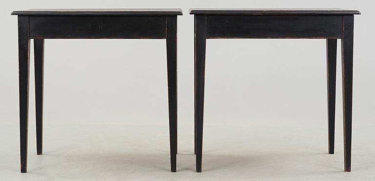 BORD, ett par, gustaviansk stil, 1800-talets slut.