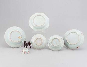 Four porcelain dishes and a cup, Qing dynasty, 18th/19th century.