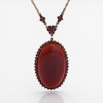 Halsband, förgyllt silver, karneol och granater.