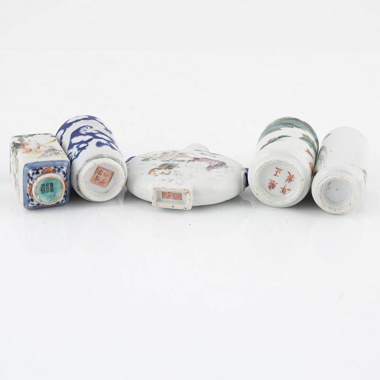 Snusflaskor, 5 st, porslin, Kina, 18/1900-tal.
