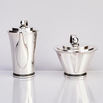 Harald Nielsen, a sterling silver four pieces coffee- and tea service, "Pyramide", Georg Jensen, Copenhagen 1930-52, design no 600A+B.