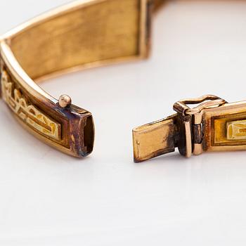 An approx. 17K gold bracelet from South America.