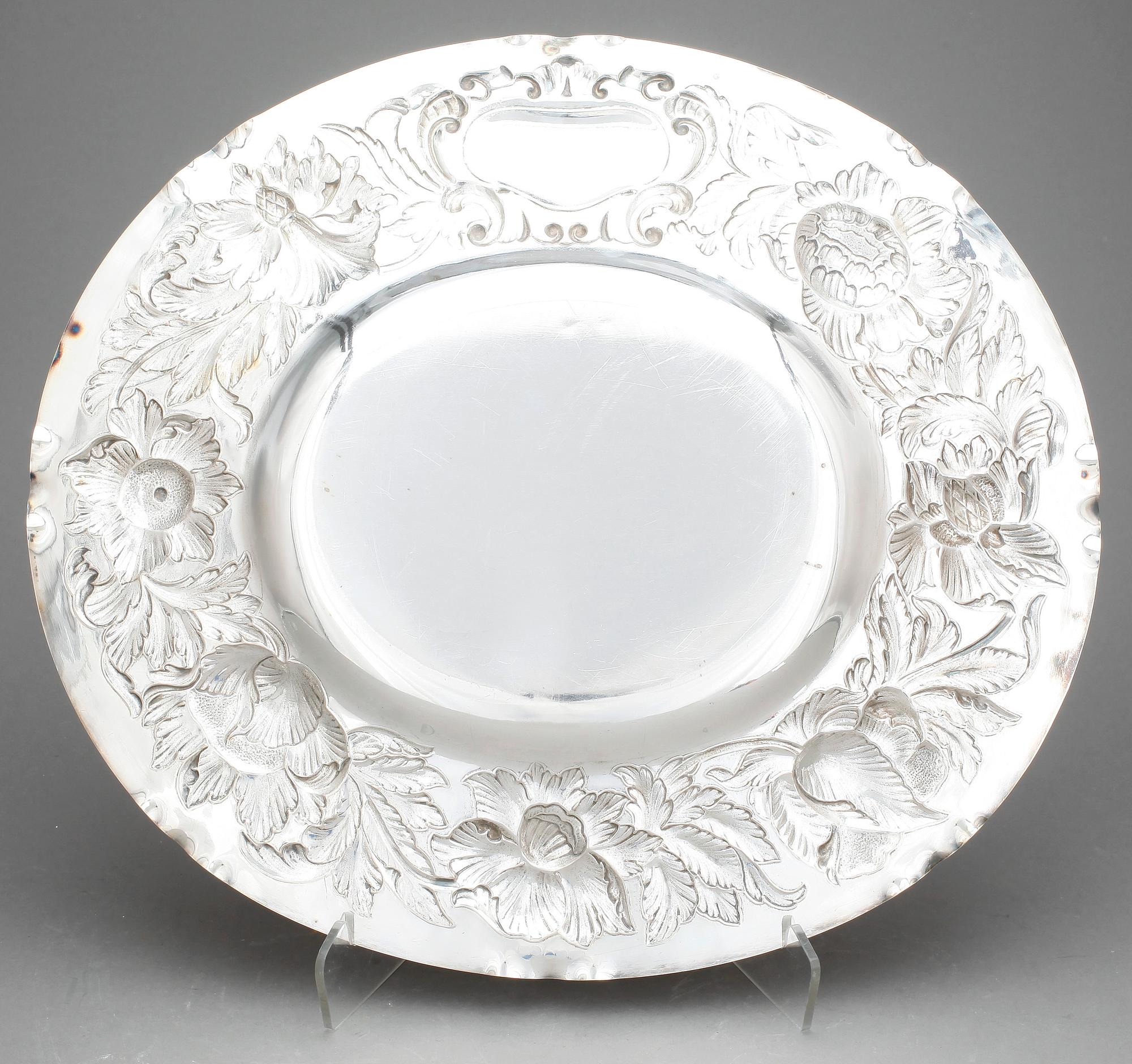 PRESENTERFAT, silver, Guldsmedsaktiebolalaget, Stockholm, 1934. Vikt ca 977 gram.