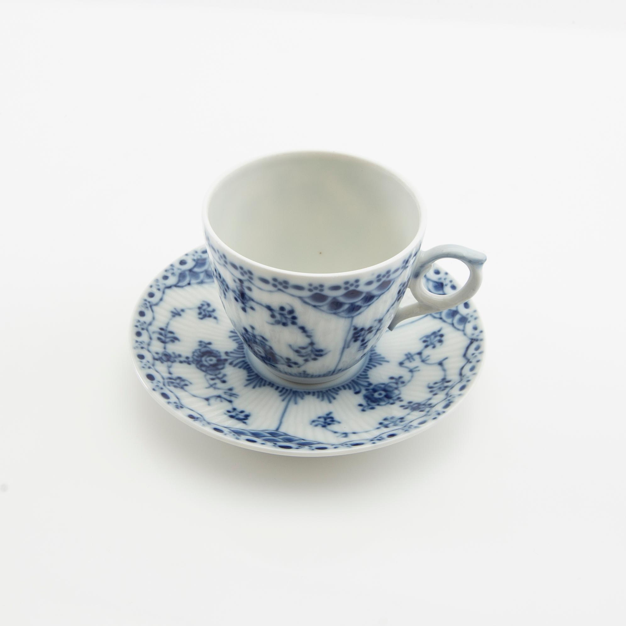 Service "Musselmalet" 13 dl Royal Copenhagen Denmark porcelain.