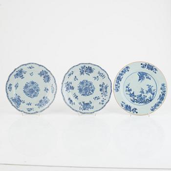 Eight pieces of porcelain, China, 18th-19th century.