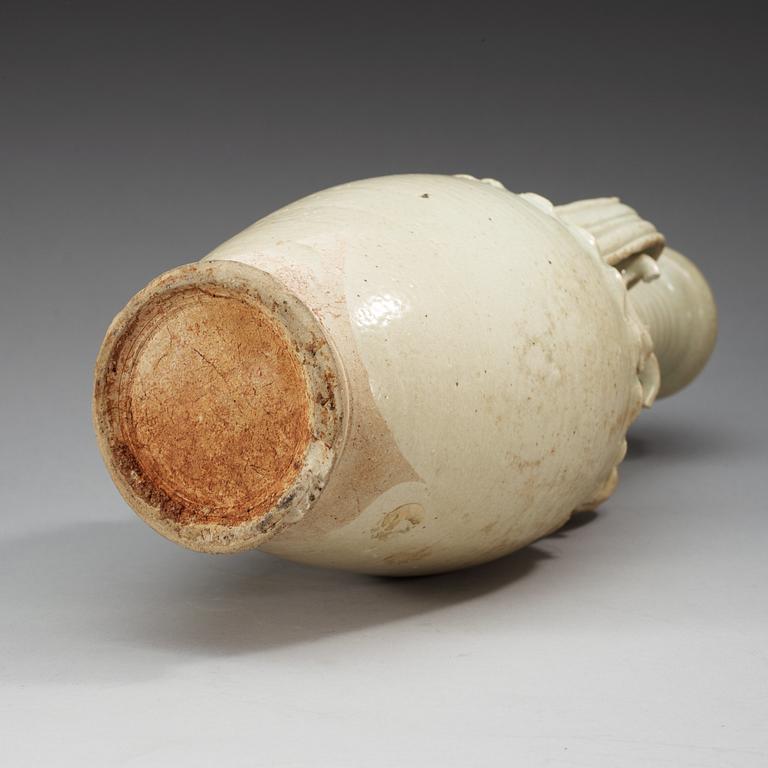 A Qingbai glazed vase, Song/Yuan dynasty.