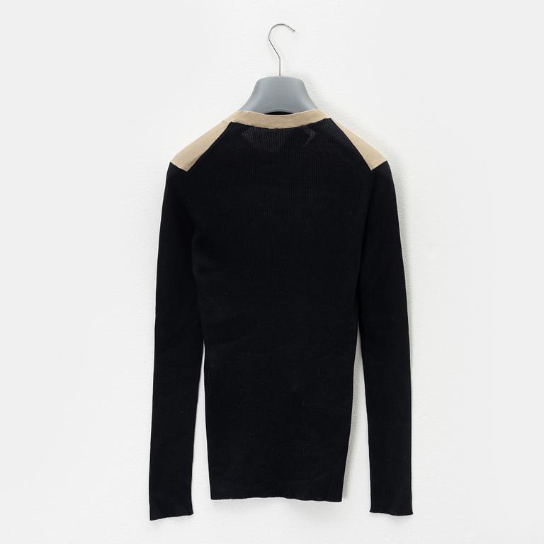 Prada, a wool/silk sweater, size 40.