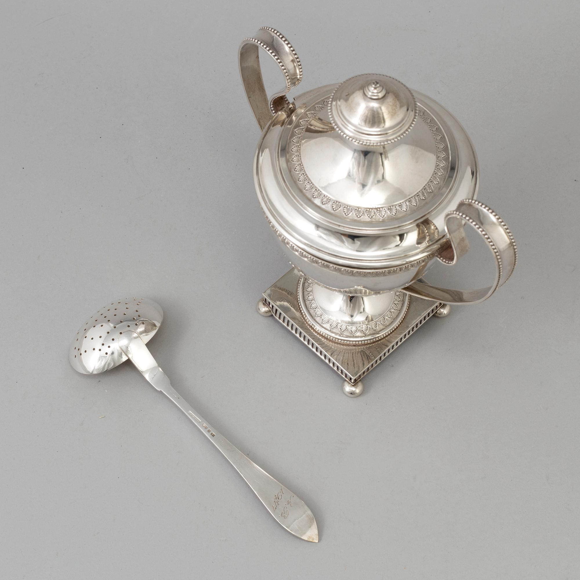 A bowl with a lid and a spoon for sugar, silver. Including CG Hallberg, Stockholm 1900. Total weight 484 grams.