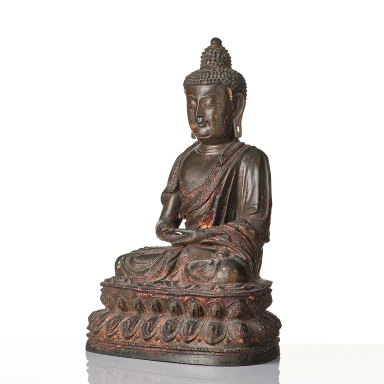 A large gilt lacquered figure of Buddha, Ming dynasty (1368-1644).