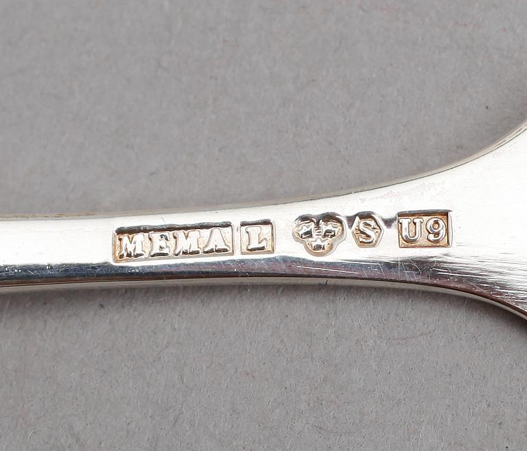 SKEDAR, 16 st samt SOCKERTÅNG, silver, svenska och norska stämplar, 1900-talets mitt. Vikt ca 177 gram.