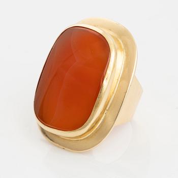 An 18K gold and carnelian ring.