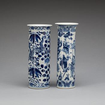 VASER, 2 st, porslin, Kina, 1800-talets andra hälft.