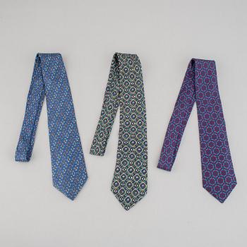 Hermès, 3 silk ties.