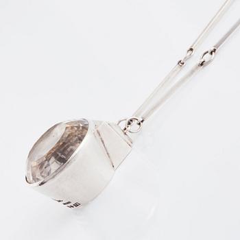 Wiwen Nilsson, hängsmycke sterlingsilver med bergkristall, Lund 1945.